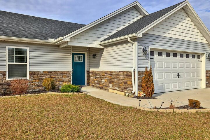 Property Photo:  550 Chippewa Court  IN 47031 