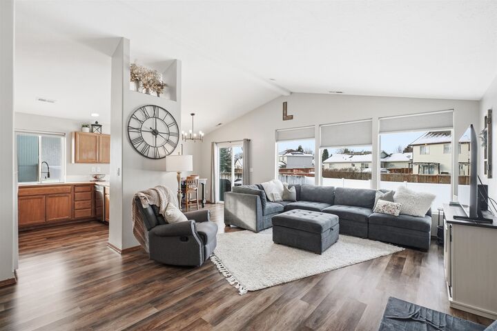 Property Photo:  1615 E Laigo Ct  WA 99006 