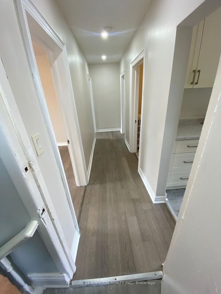 Property Photo: 201 Albert Street Upper ON L1H 4R4