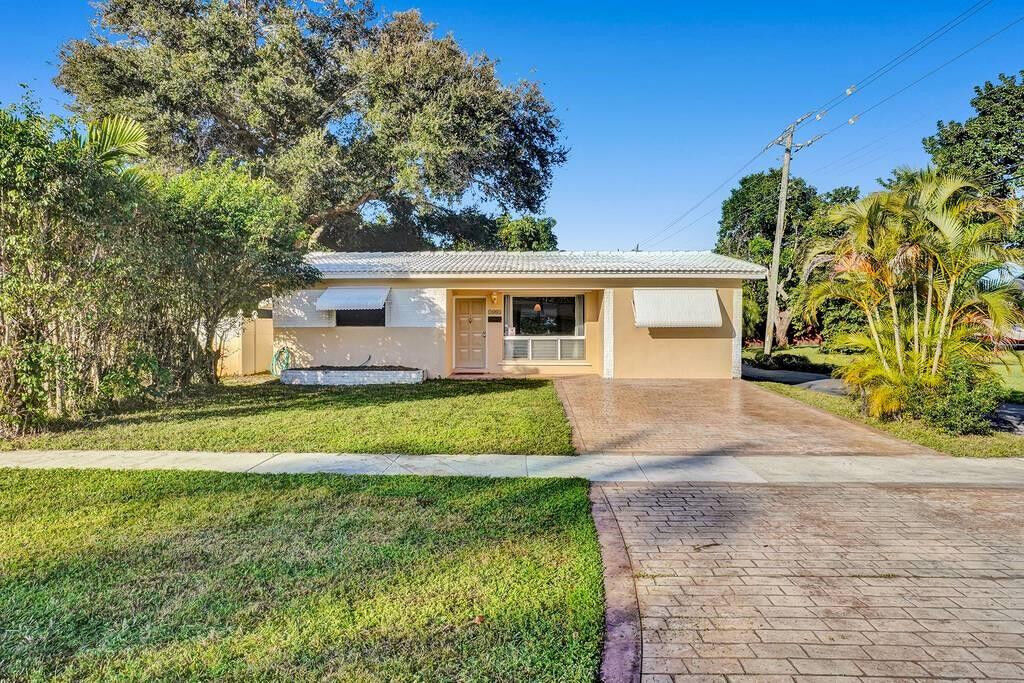 Property Photo:  2004 N 43rd Avenue  FL 33021 