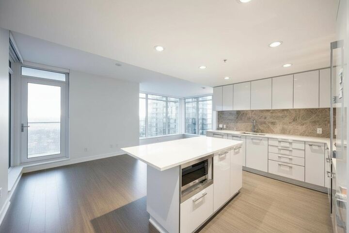 Property Photo: 6700 Dunblane Avenue 2801 BC V5H 0J3