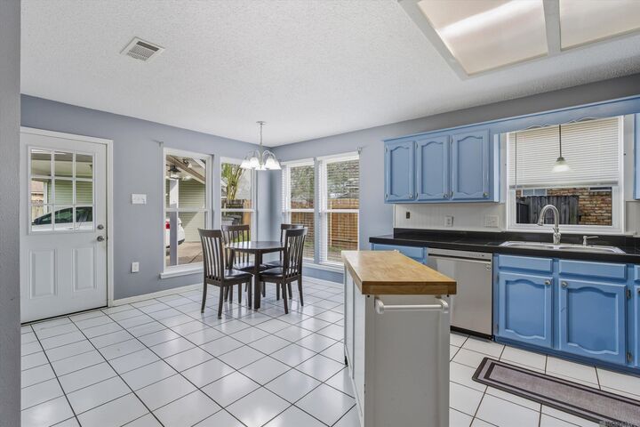 Property Photo:  4445 Country Hill Dr  LA 70816 