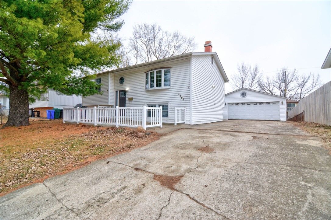 Property Photo:  3245 E Robin Drive  IL 62526 