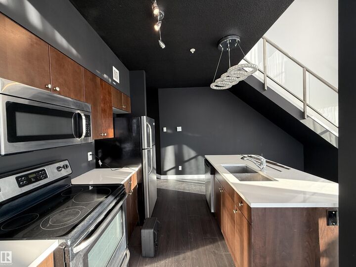 Property Photo: 11425 105 Avenue NW 611 AB T5H 0C5