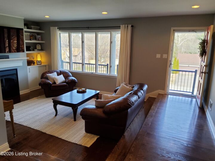 Property Photo:  1321 Tycoon Way  KY 40213 