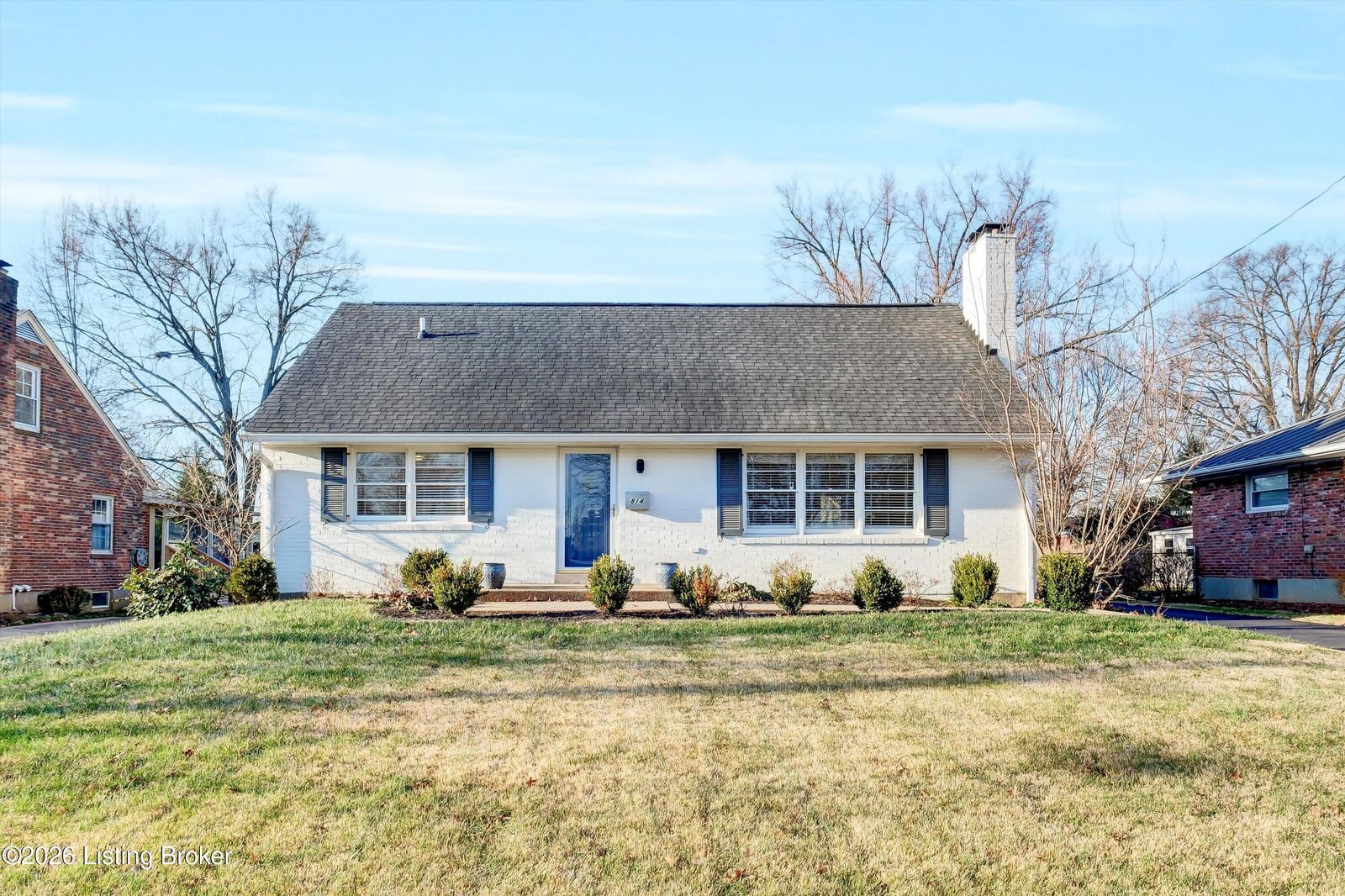 Property Photo:  814 Beechwood Rd  KY 40207 