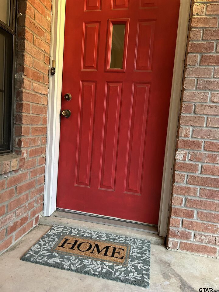 Property Photo:  1015 E Broad  TX 75773 