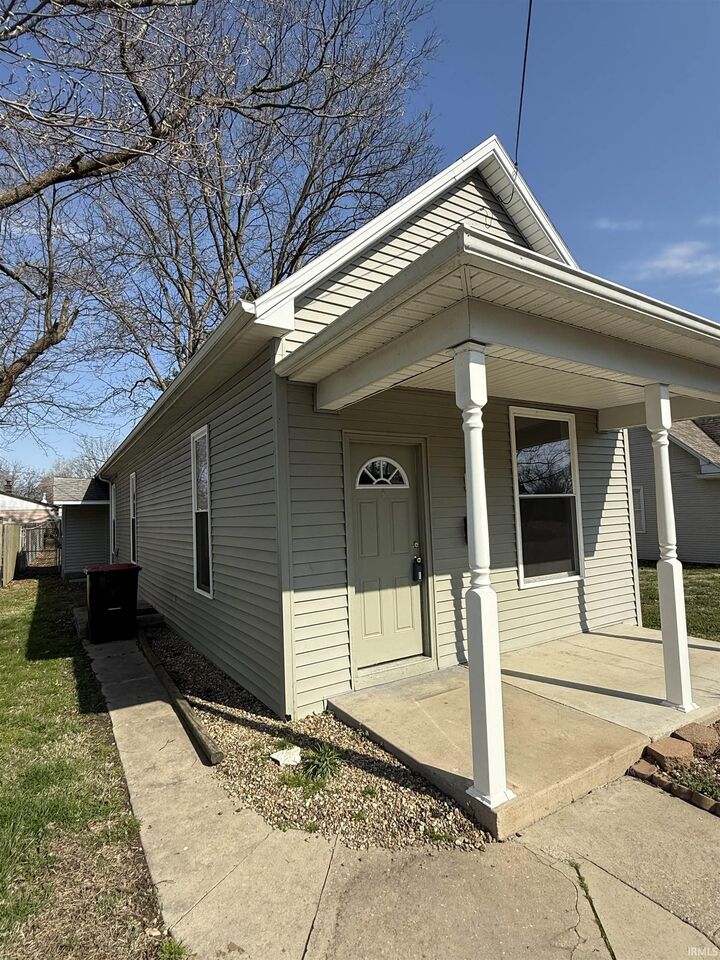 Property Photo: 910 N Mulberry Street IN 47620