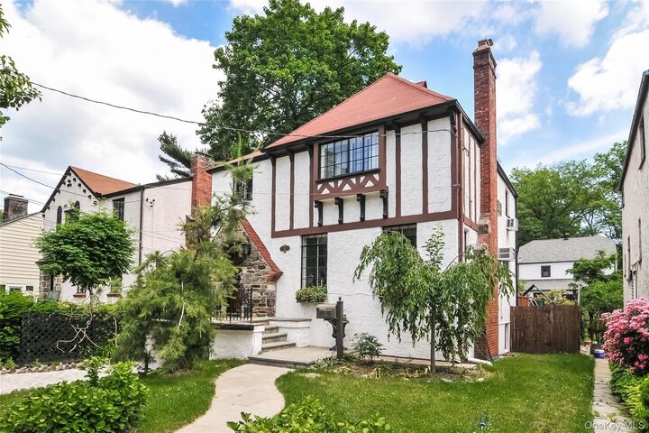 Property Photo:  19 Fairway Street  NY 10552 