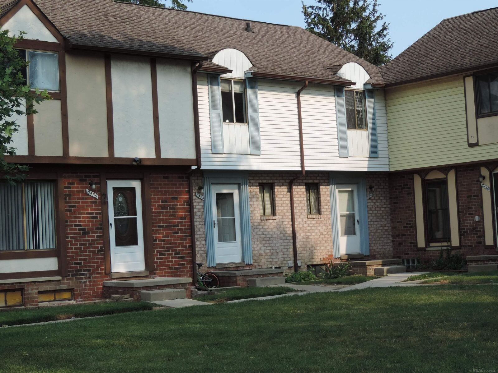 Property Photo:  8432 Hickory Drive  MI 48312 