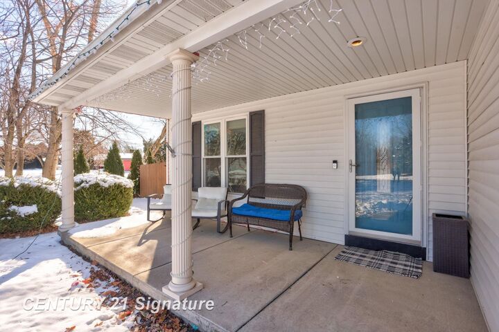 Property Photo: 8183 N River Road MI 48623