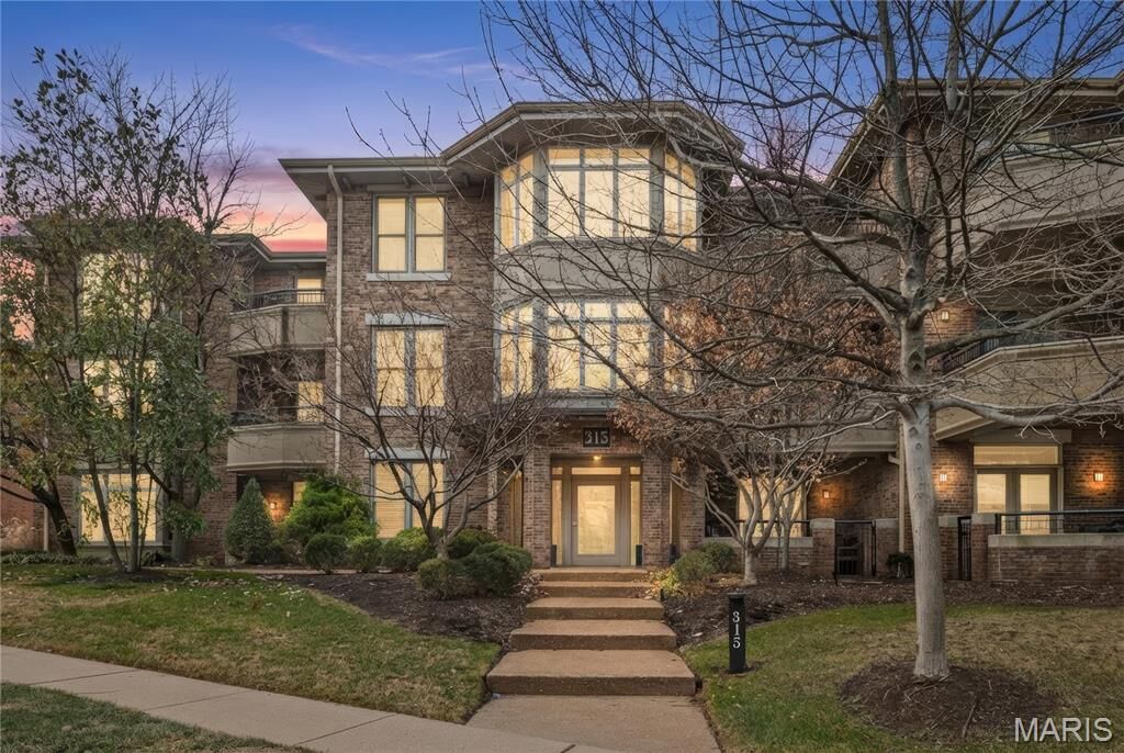 Property Photo:  315 N Meramec Avenue 11  MO 63105 