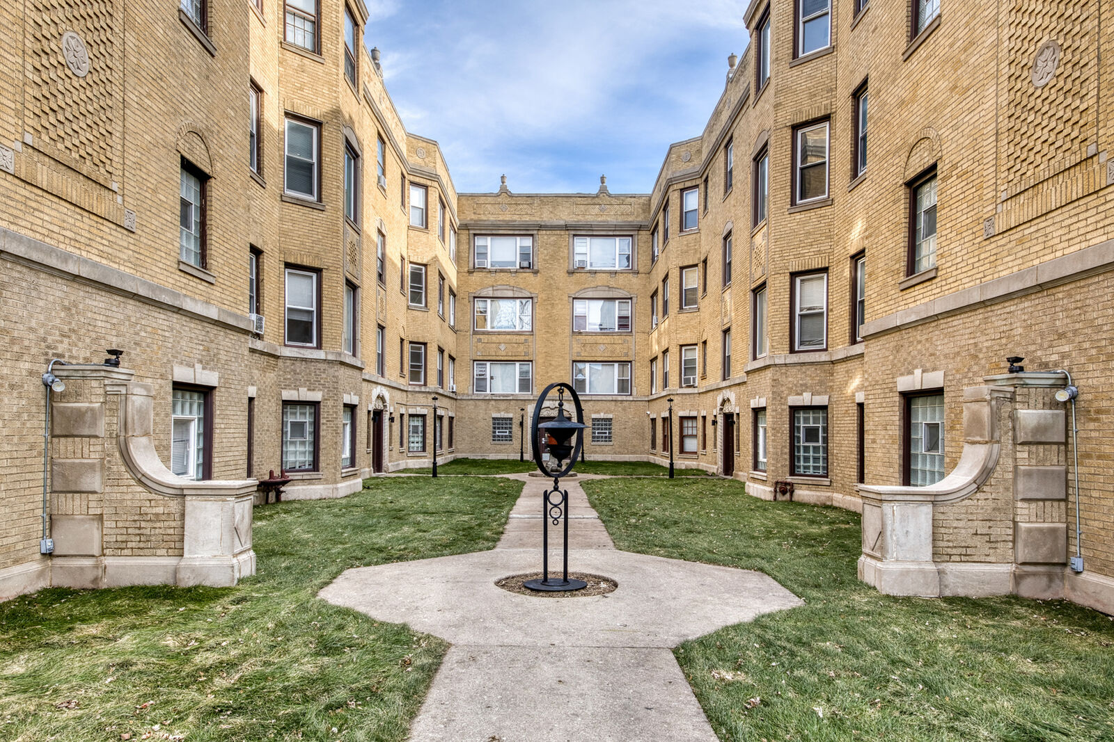 Property Photo:  7373 N Damen Avenue E1  IL 60645 