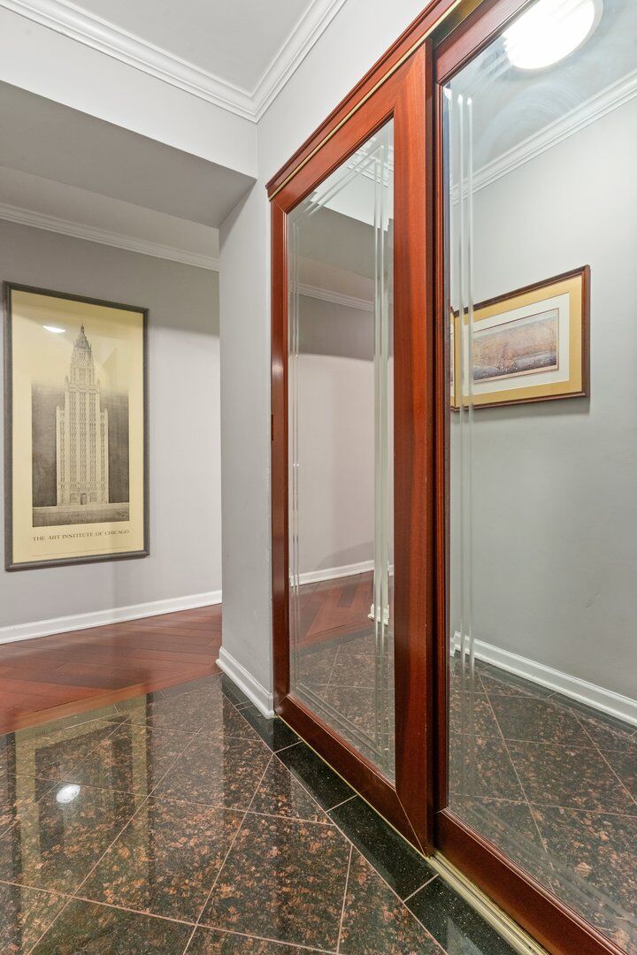 Property Photo:  6118 N Sheridan Road 204  IL 60660 