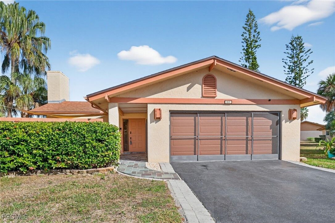 Property Photo:  6417 Royal Woods Drive  FL 33908 