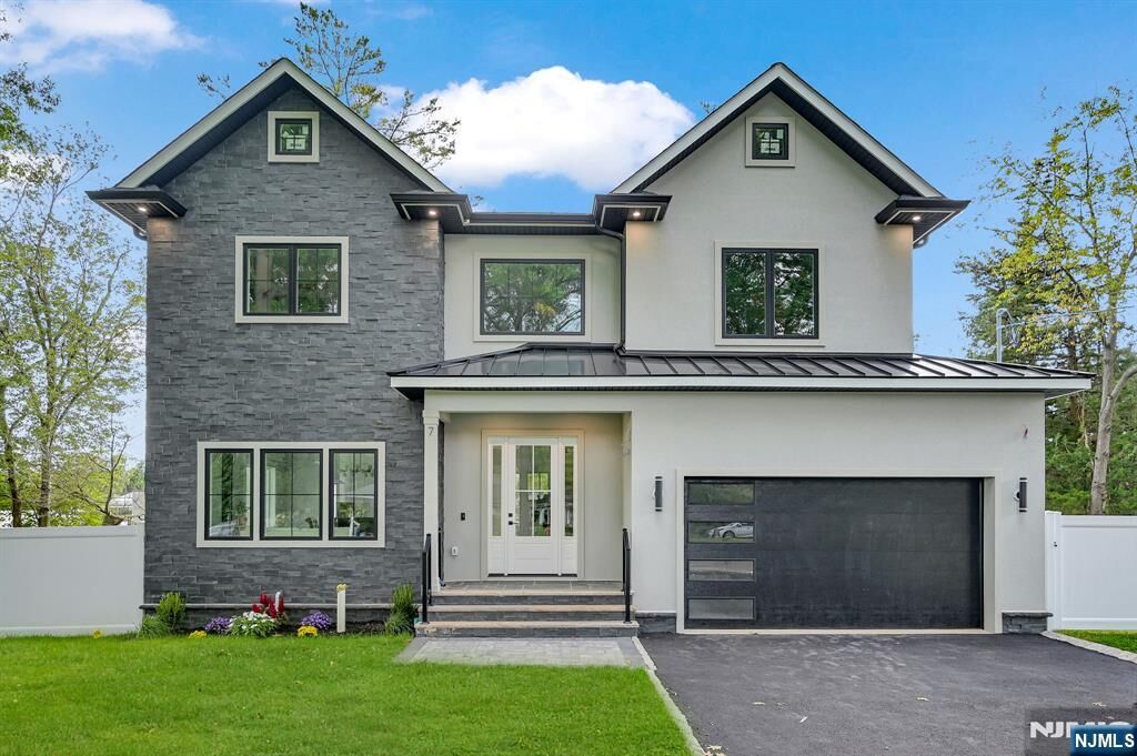 Property Photo:  7 Canterbury Lane  NJ 07078 