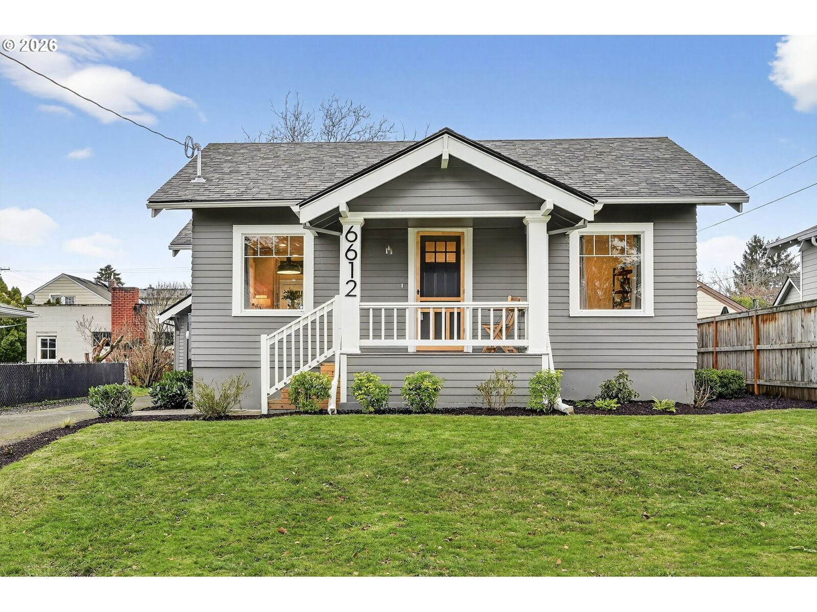 Property Photo:  6612 SE Taggart St  OR 97206 