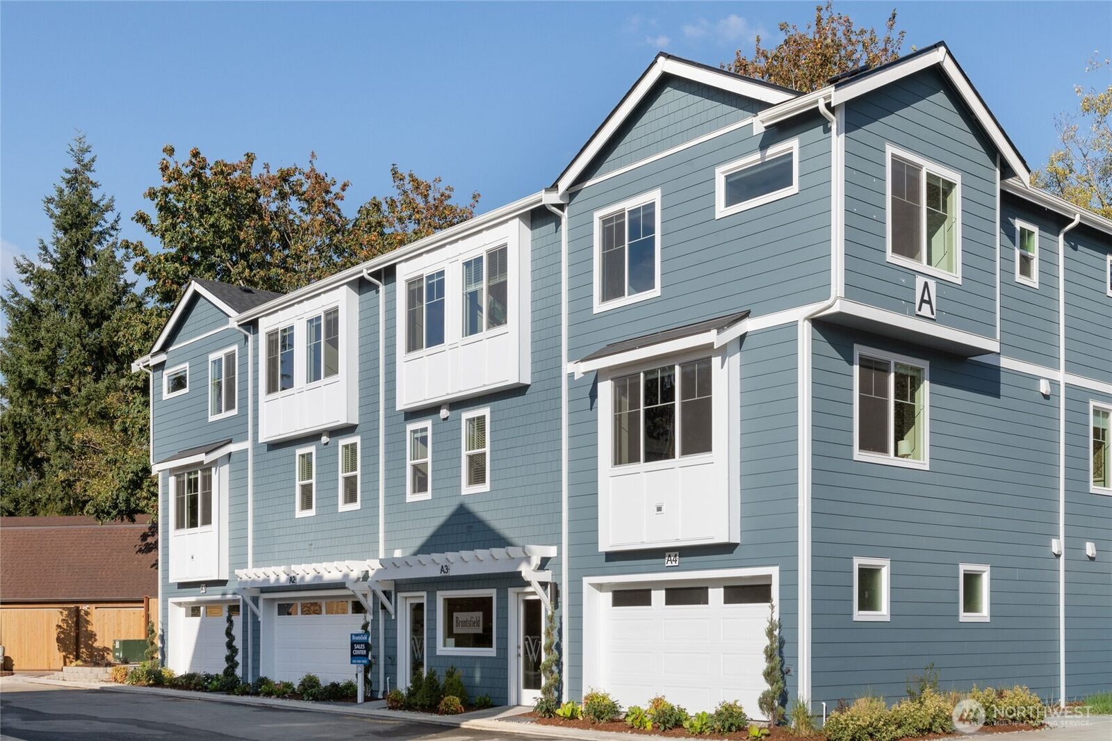 Property Photo: 14424 Madison Way E2 WA 98087