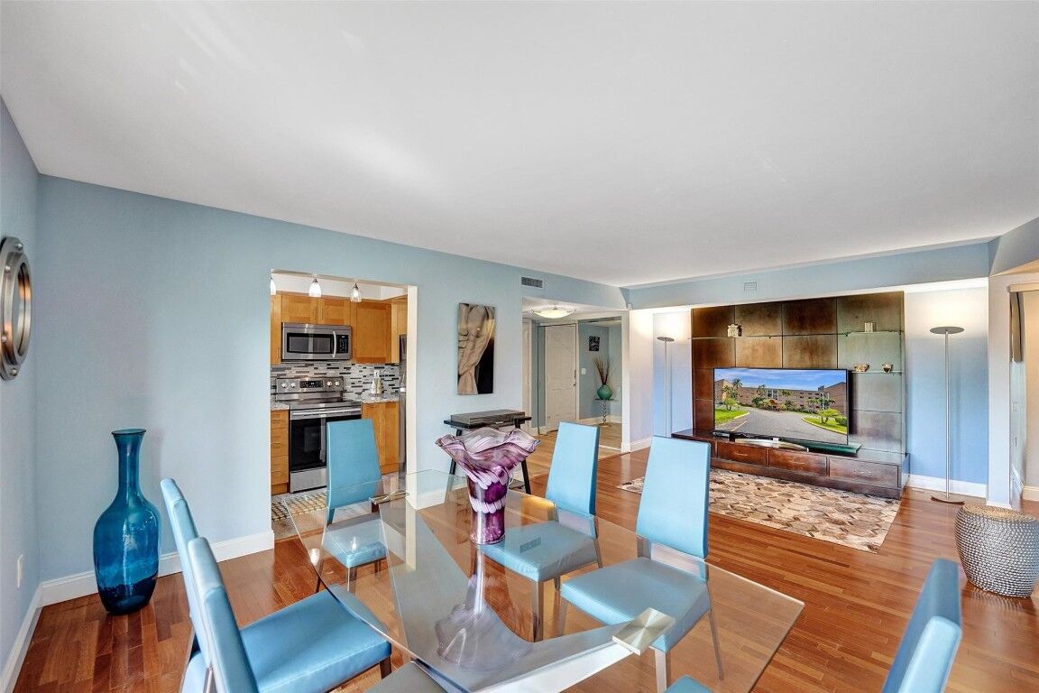 Property Photo:  701 NW 19th Street 300  FL 33311 