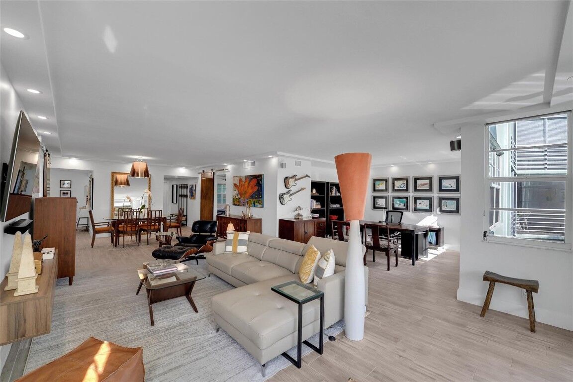 Property Photo:  806 Cypress Grove Lane 404  FL 33069 