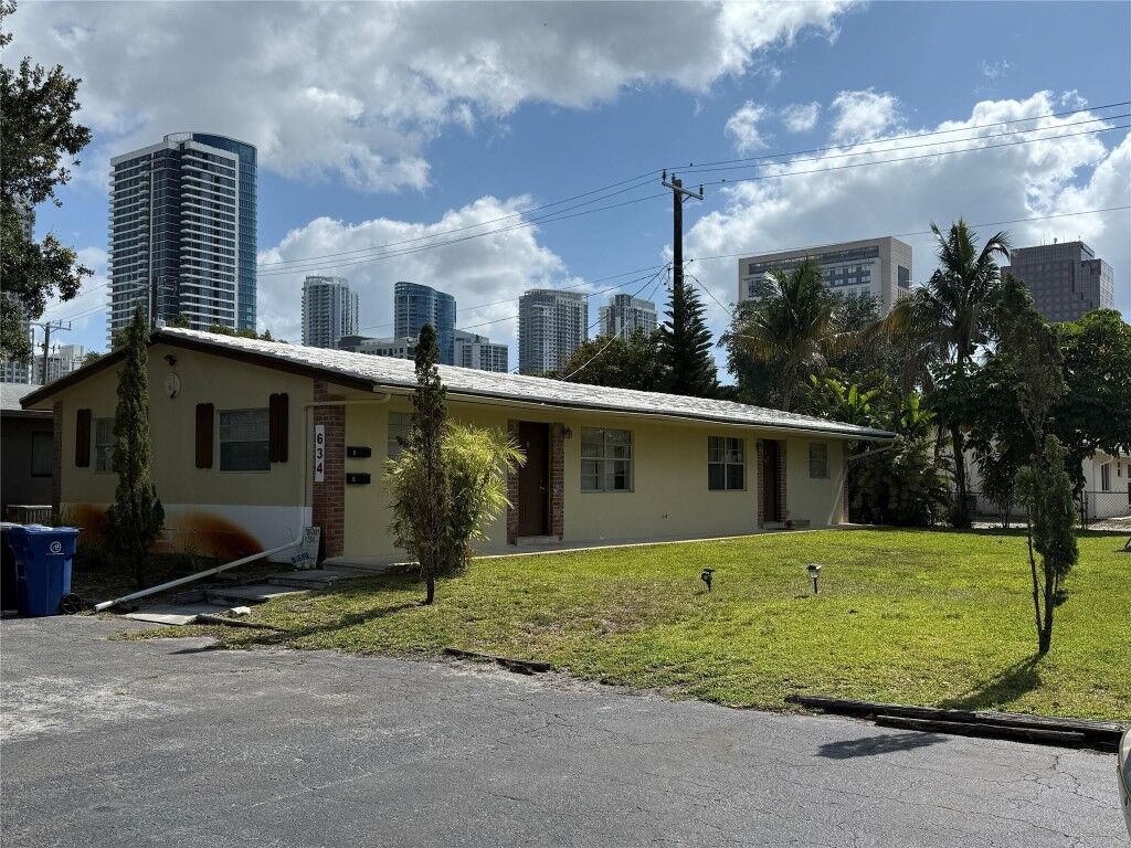 Property Photo:  634 SW 4th Avenue A  FL 33315 