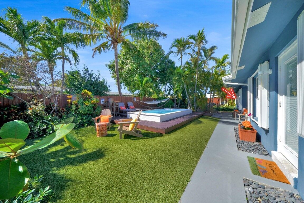 Property Photo:  925 NE 40th Street  FL 33334 