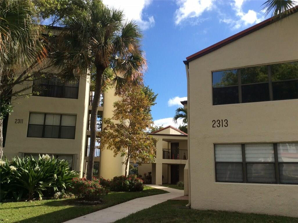 Property Photo:  2313 S Cypress Bend Drive 122B  FL 33069 