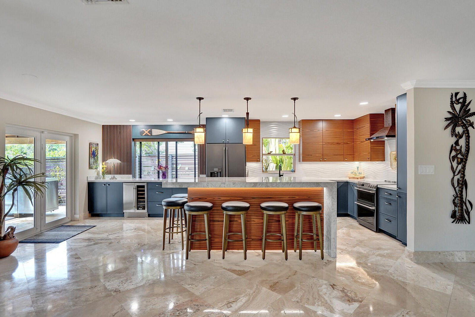 Property Photo: 2501 NE 19th Avenue FL 33305