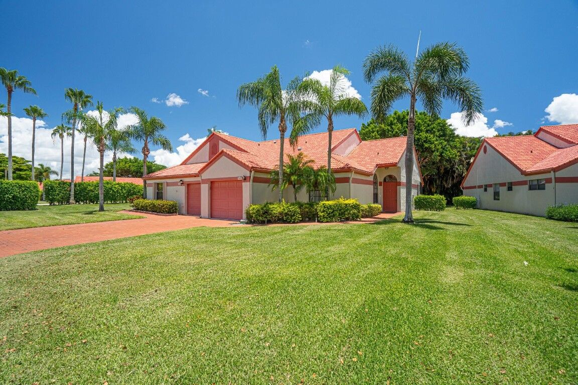 Property Photo:  7604 Lexington Club Boulevard B  FL 33446 