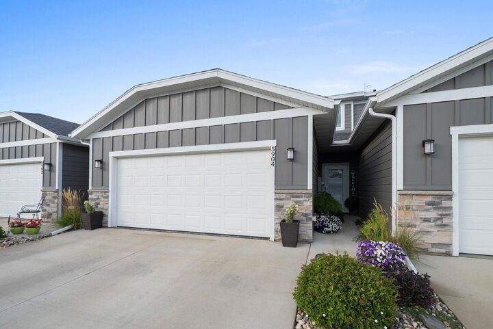 Property Photo:  5904 S Whisper Creek Pl Place  SD 57106 