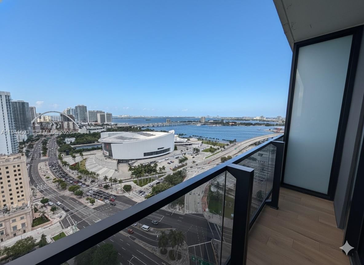 Property Photo:  398 NE 5th St 1905  FL 33132 