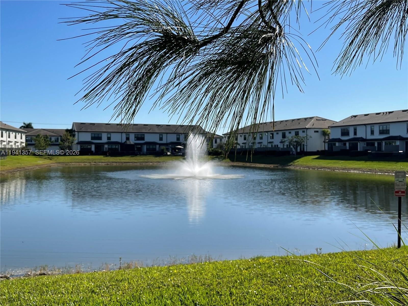 Property Photo:  4441 E Appleton Cir E  FL 33309 