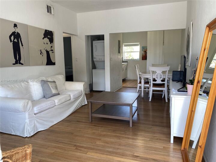 Property Photo:  1011 9th St 8  FL 33139 