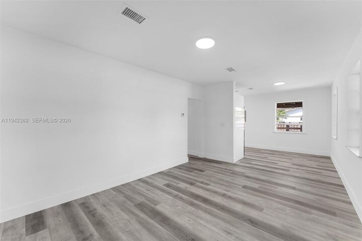 Property Photo:  358 Pine Ct  FL 33166 