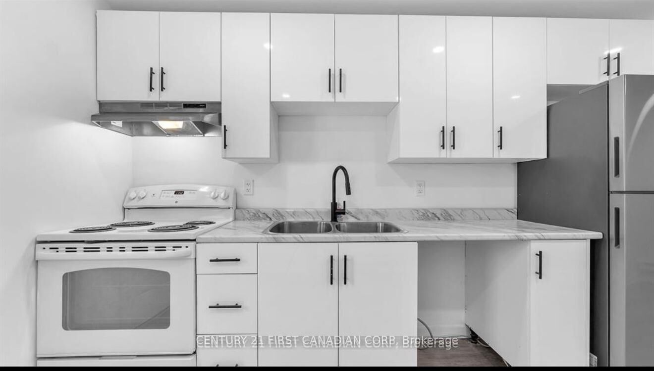 Property Photo:  413 Main St Street S  ON N0M 1S2 