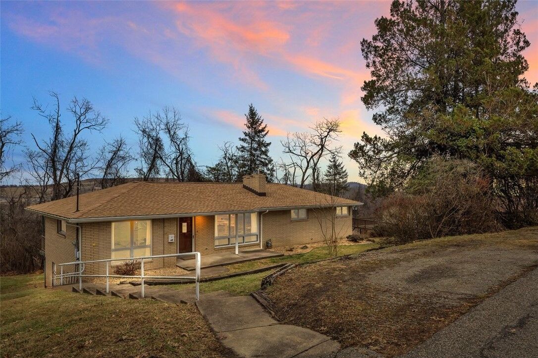 Property Photo: 15 Pleasant Dr PA 15062