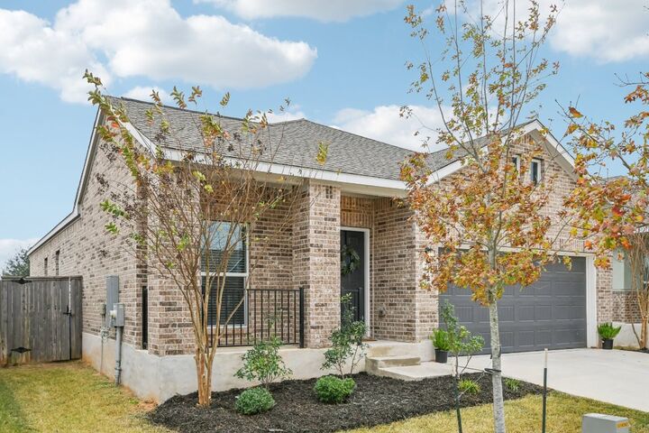 Property Photo: 117 Badillo Way TX 78602