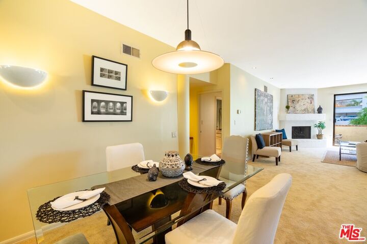 Property Photo:  11755 Montana Ave  CA 90049 