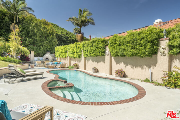 Property Photo: 7036 Grasswood Ave CA 90265