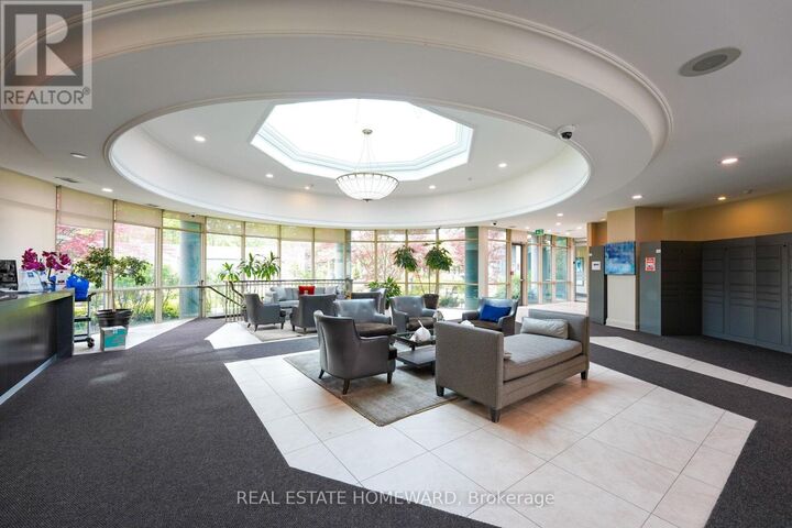 Property Photo:  28 Harrison Garden Boulevard 1811  ON M2N 7B5 