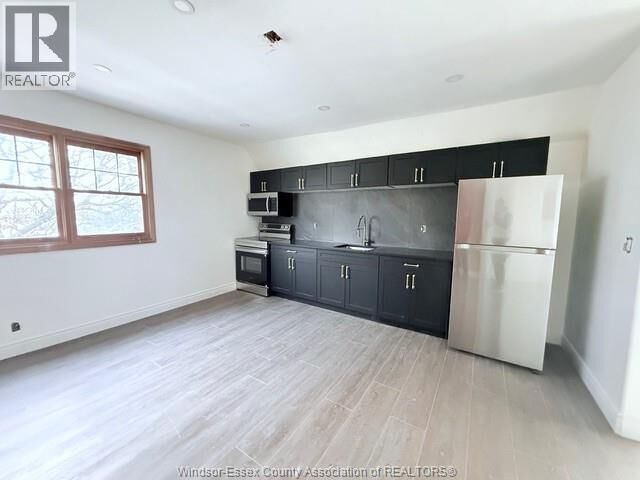 Property Photo:  691 Ouellette Avenue 6  ON N9A 4J4 