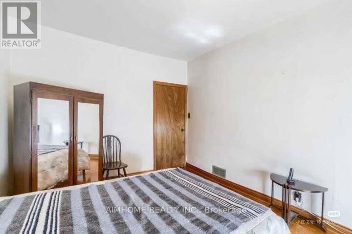 Property Photo:  44 Robinson Street 2fl One Br  ON M6J 1L2 