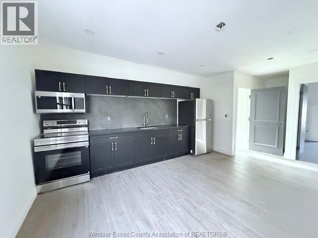 Property Photo:  691 Ouellette Avenue 3  ON N9A 4J4 