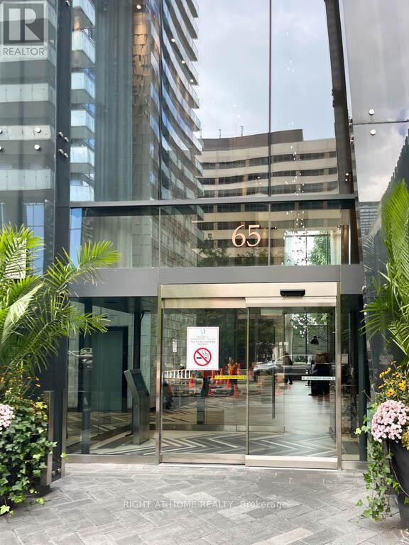 Property Photo:  65 St Mary Street 3804  ON M5S 0A6 