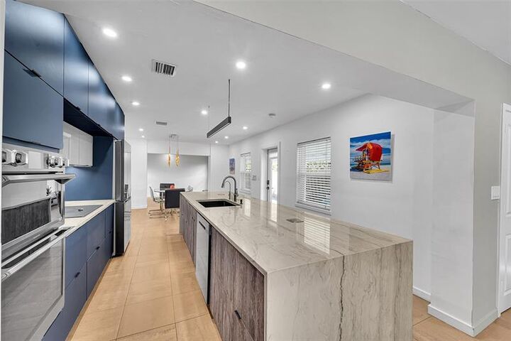 Property Photo: 1224 NE 12th Ave FL 33304