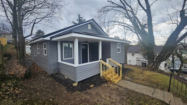 Property Photo:  1827 Underwood Avenue  WV 25701 