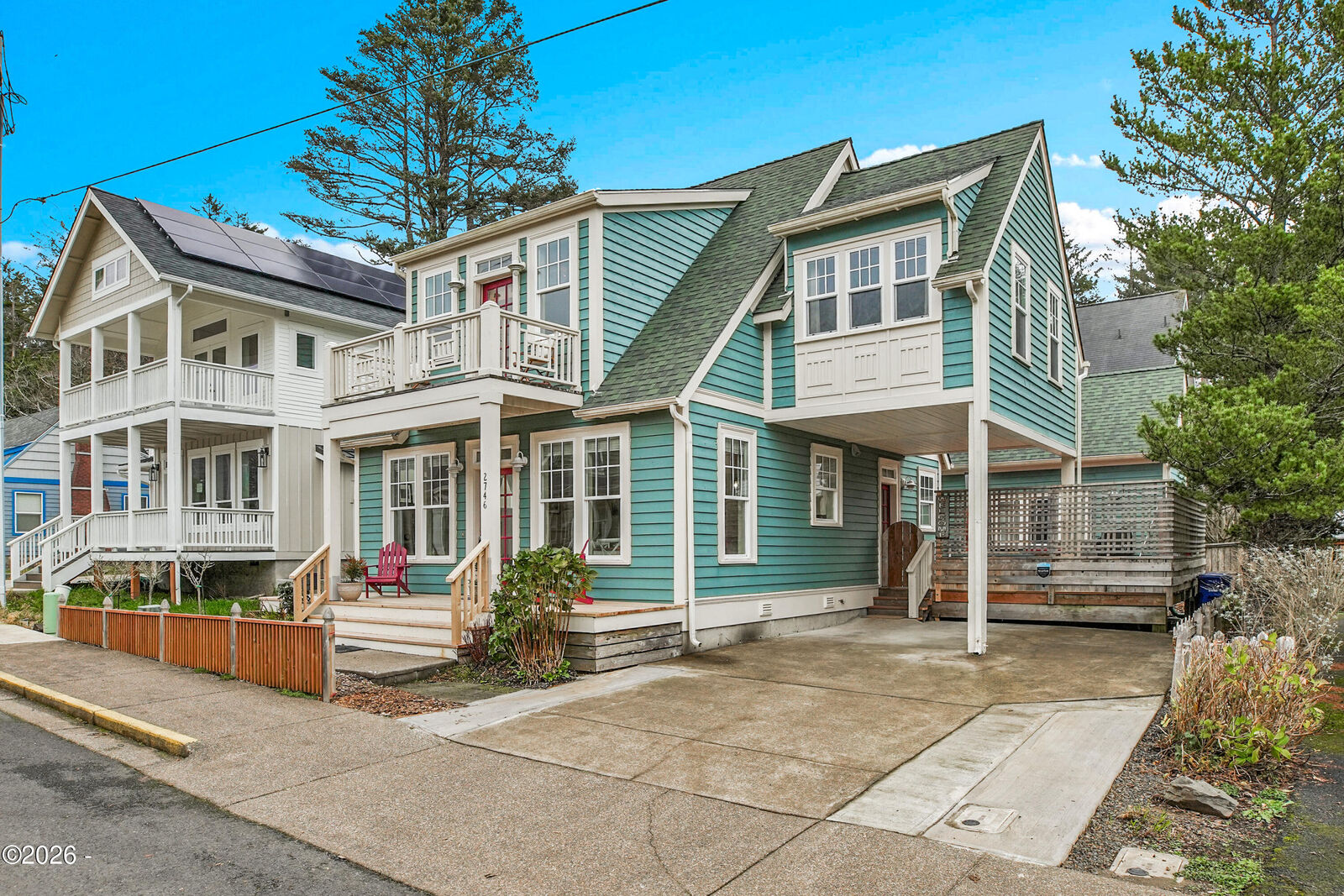 Property Photo:  2746 SW Beach Avenue  OR 97367 