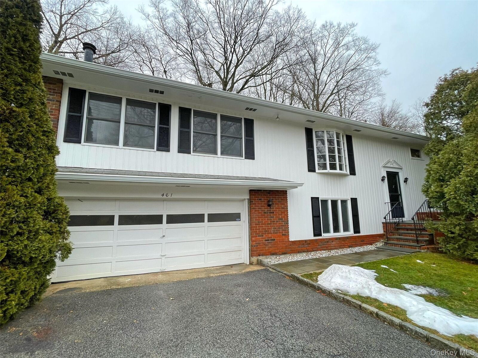 Property Photo:  461 Pinebrook Boulevard  NY 10804 