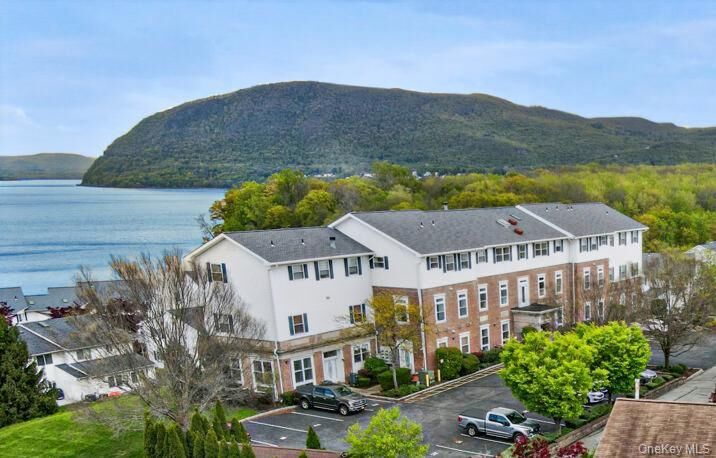 Property Photo:  117 Sandpiper Lane 1B  NY 12553 