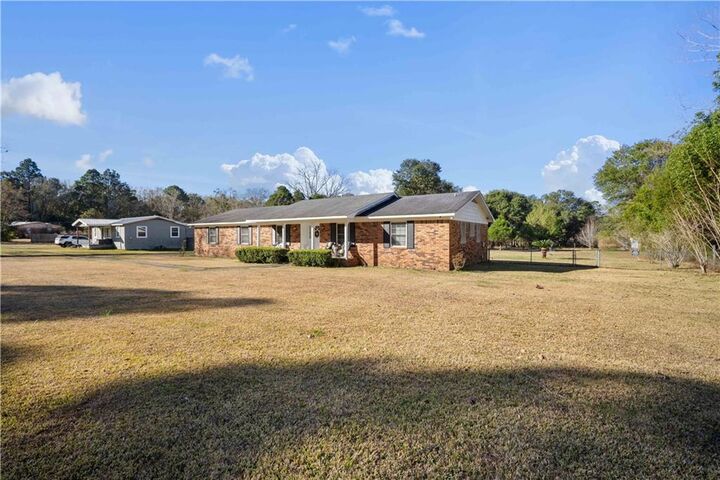 Property Photo:  5174 Roswell Road S  AL 36619 